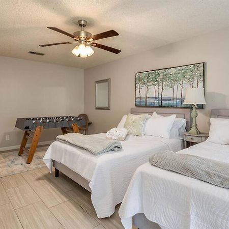 King Bed Suite, Fireside Hot Tub, Gameroom Auburndale Exterior photo