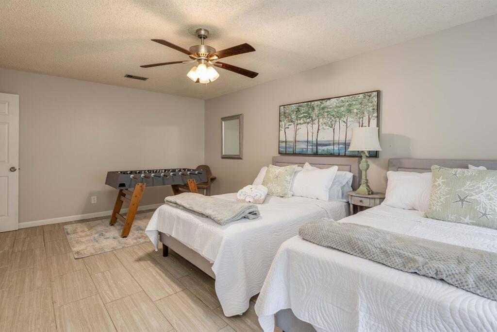 King Bed Suite, Fireside Hot Tub, Gameroom Auburndale Exterior photo