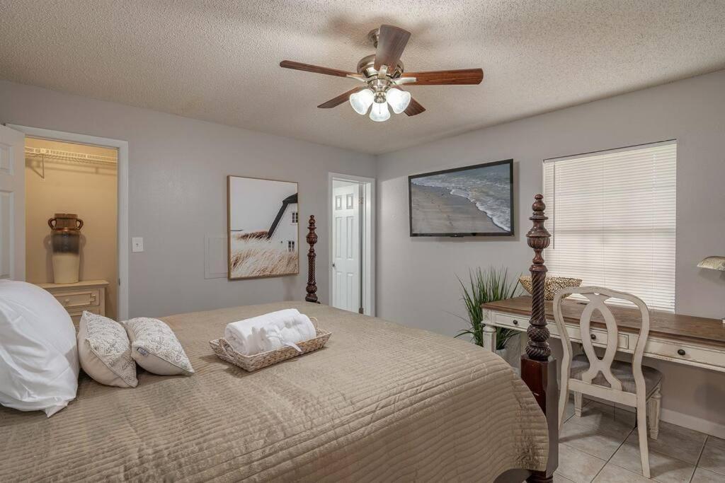 King Bed Suite, Fireside Hot Tub, Gameroom Auburndale Exterior photo