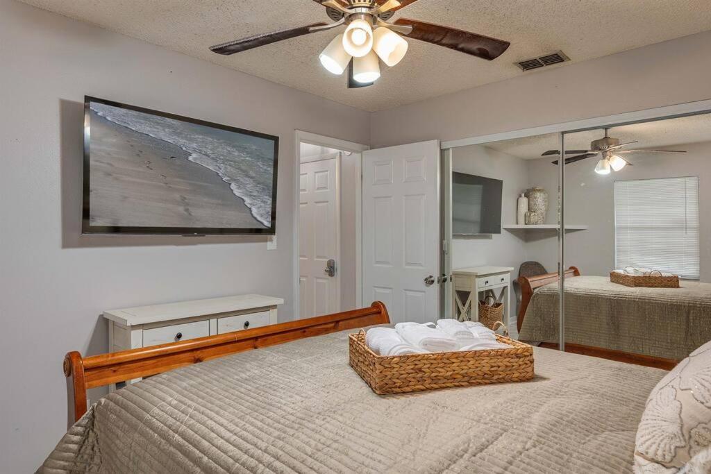 King Bed Suite, Fireside Hot Tub, Gameroom Auburndale Exterior photo